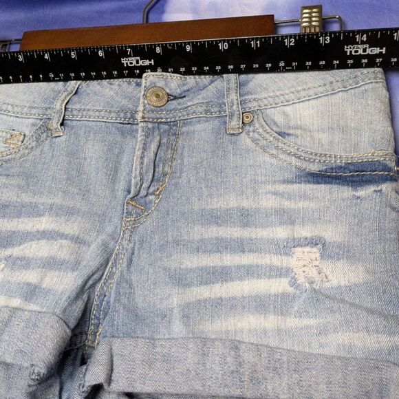 Wallflower Light Wash Jean Shorts Size 9 Embroidered Pockets Y2K Festival Grunge - Picture 4 of 6